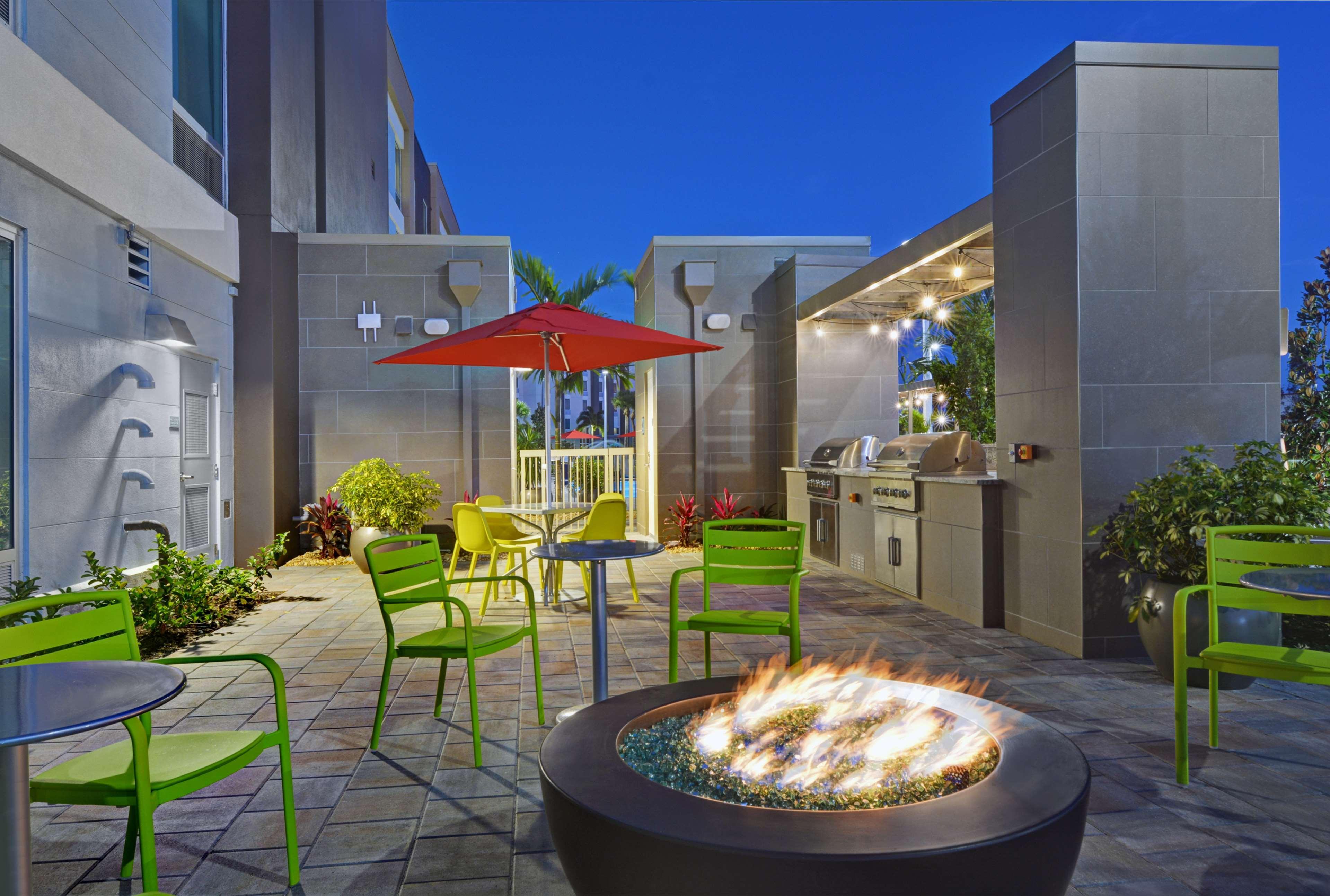 Home2 Suites By Hilton Fort Myers Colonial Blvd Eksteriør billede